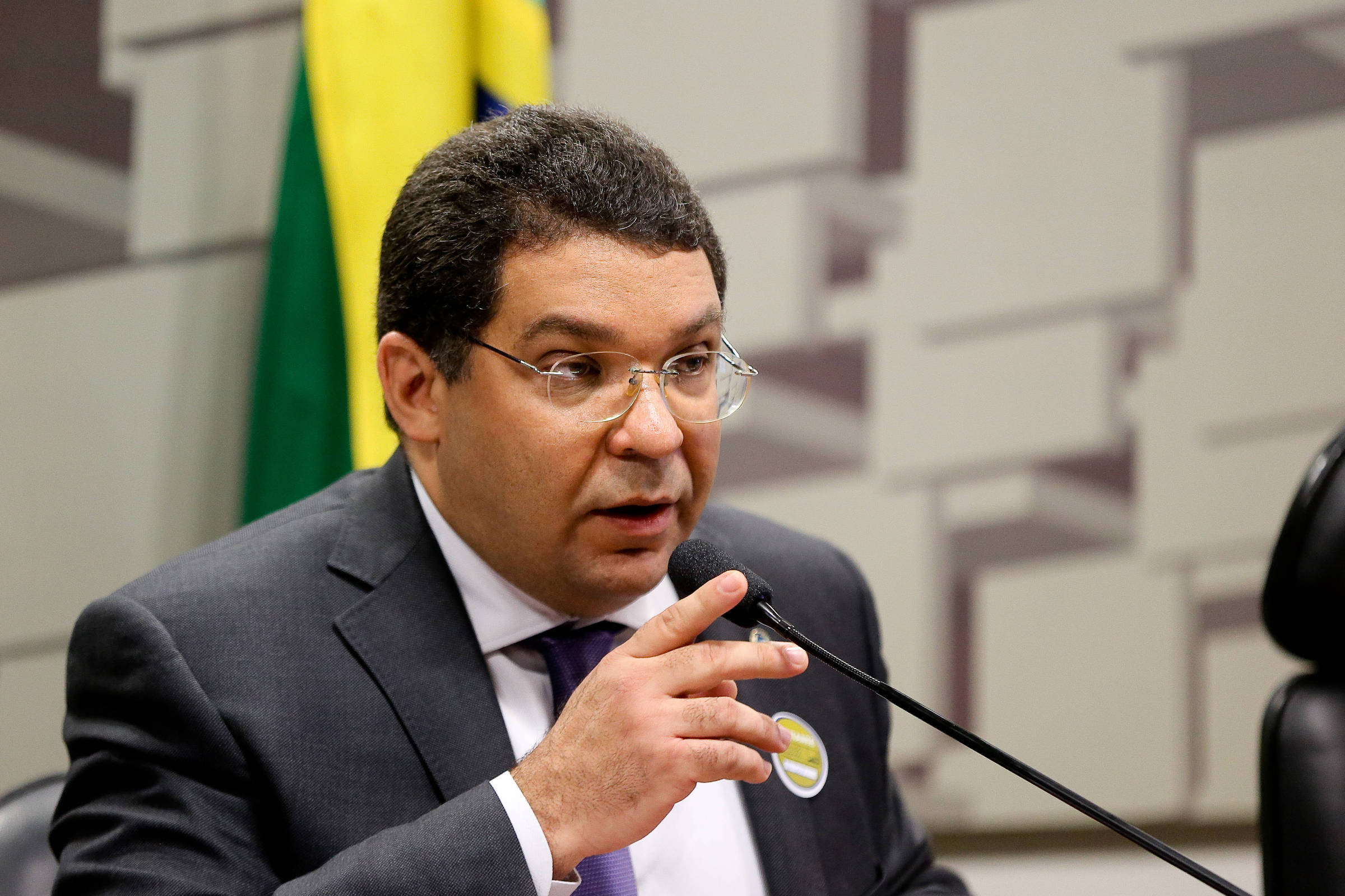 Sem crédito extra em 15 dias, faltará dinheiro para despesas, diz secretário
